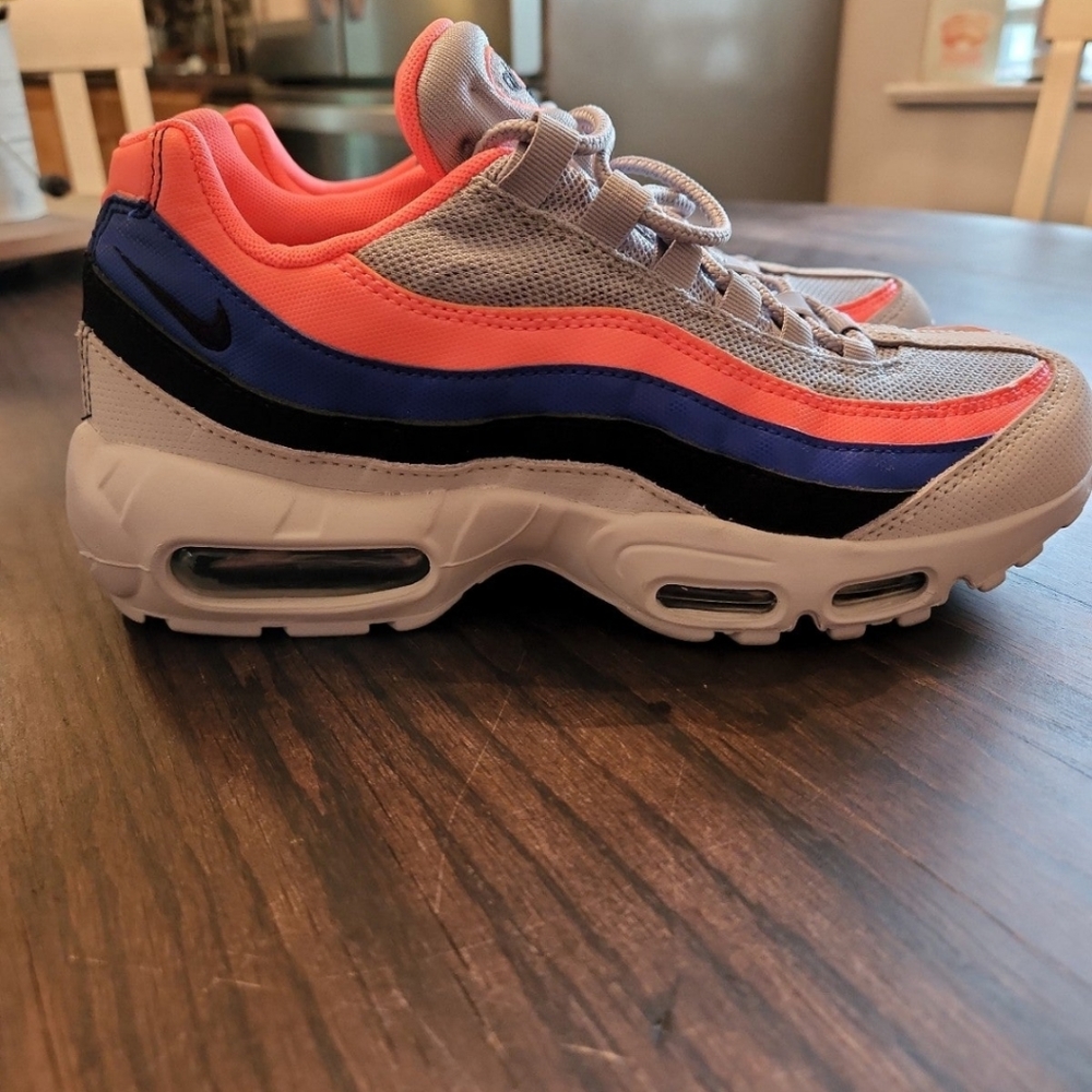 Nike Air Max 95 men's size 7 women's size 9.